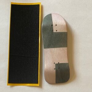 Two-Tone Fingerboard Deck with Grip Tape